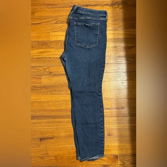 Old Navy Rockstar Super Skinny Mid-Rise - Picture 2 of 4